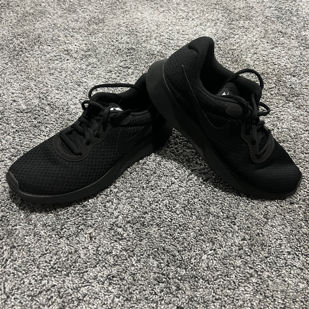 Nike Women’s Size 8 Black Running Shoes